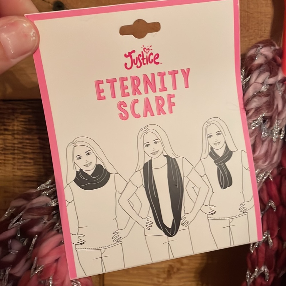 Justice Infinity Scarf - Picture 2 of 3